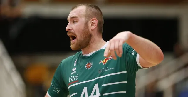 photo  kyle tresnak et l’aurore vitré ont remporté le derby bretillien sur le parquet de l’union rennes (67-70).  &copy;  julien kammerer 