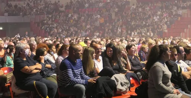 photo  le masque n’était plus obligatoire en intérieur dans les lieux soumis au pass sanitaire, comme ici à antarès ce jeudi 28 août pour le concert de vitaa et slimane.  &copy;  photo le maine libre 