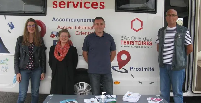 photo  de gauche à droite : odile et sandrine, les deux agents ; yohan ragaigne, le directeur du centre social, et maxime huger, le président.  &copy;  ouest-france 