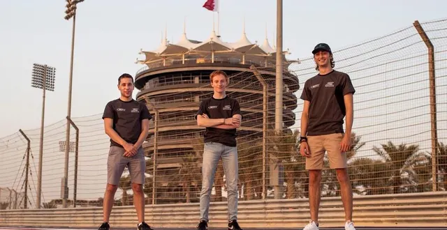 photo  charles milesi (au centre), ici avec frinjs et habsburg, court pour le titre mondial lmp2 à barheïn.  &copy;  wrt - gibson 