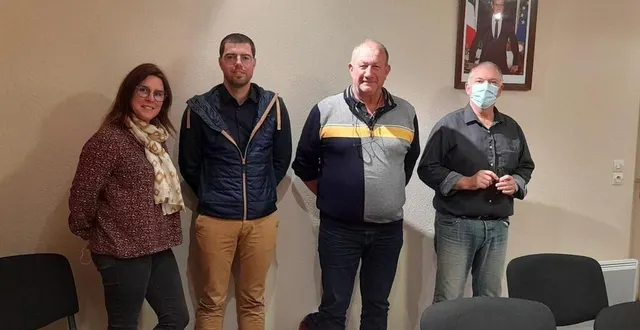 photo  sophie viot 1re adjointe, damien gautelier 3e adjoint, le maire luc bourmault, et stéphane bellanger 2e adjoint.  &copy;  le maine libre 