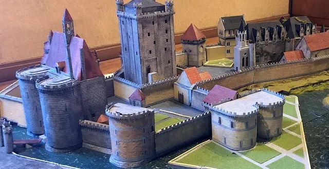 photo  tout a commencé en 1996 lorsque frédéric reynen a fabriqué, avec ses élèves, une maquette en carton du château d’alençon. maquette qu’il a refaite vingt ans plus tard en polystyrène.  &copy;  ouest-france 