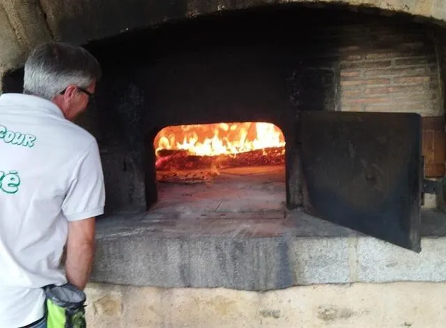 L’association AM2F sera là pour faire des fournées de pains cuits au four à bois. Ouest-France photo l’association am2f sera là pour faire des fournées de pains cuits au four à bois. © ouest-france