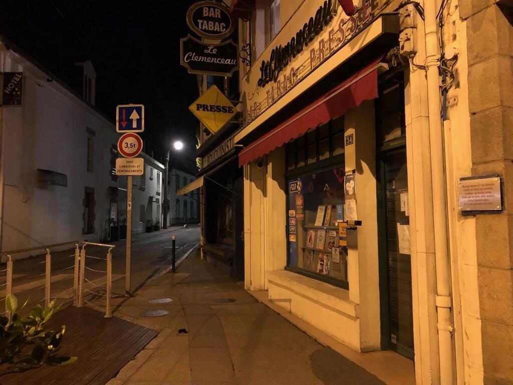 Morbihan Le Gérant Dun Bar Tabac Menacé Par Un Homme Armé à Auray Le Gign Intervient Au