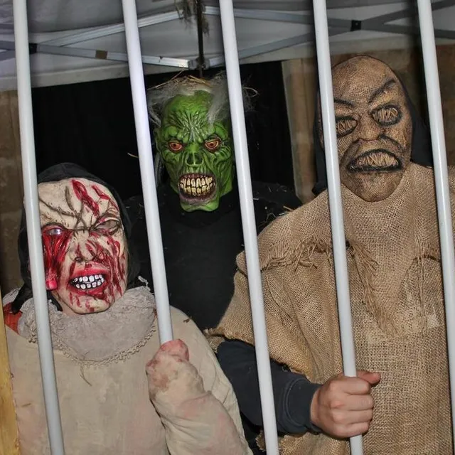 photo des monstres encagés et peu avenants peuplent la première salle du « manoir de la terreur ».  ©  ouest-france