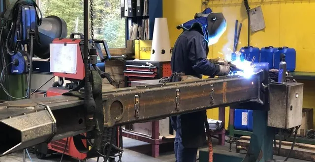 photo  spécialisée dans la mécano-soudure, gmm utilise des robots de soudure, mais certains de ses salariés sont également recrutés pour accomplir ces tâches.  &copy;  ouest-france 