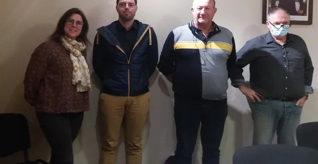 photo  de gauche à droite : sophie viot, première adjointe, damien gautelier 3e et nouvel adjoint, luc bourmault, maire et stéphane bellanger, 2e adjoint.  &copy;  ouest-france 