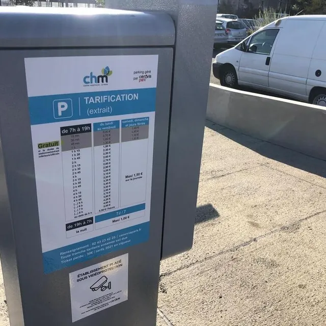 photo les parkings seront gérés par cénovia. avec une première heure gratuite.  ©  ouest-france