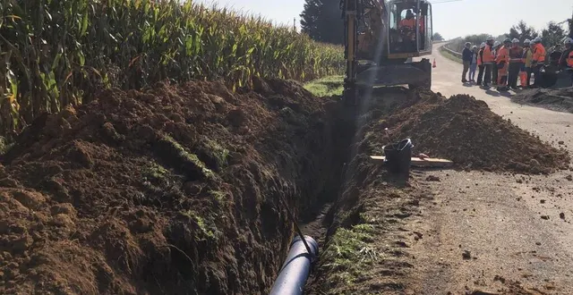 photo  six kilomètres de tuyaux en fonte vont être posés entre louailles et parcé-sur-sarthe (sarthe).  &copy;  ouest-france 