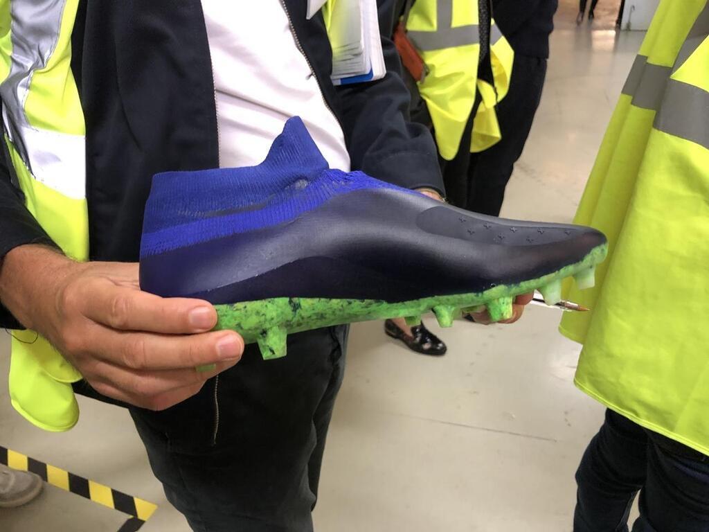 Idée verte] Sans colle, recyclable… Avec Décathlon, le plasturgiste Demgy  Atlantique réinvente la chaussure de foot
