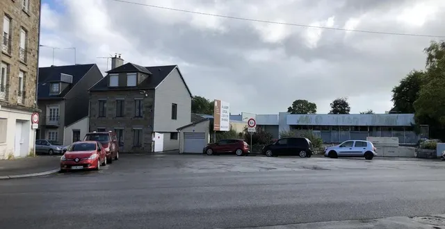 photo  la friche de l’ancien mr. bricolage, à flers, vue depuis la rue du 14-juillet.  &copy;  ouest-france 