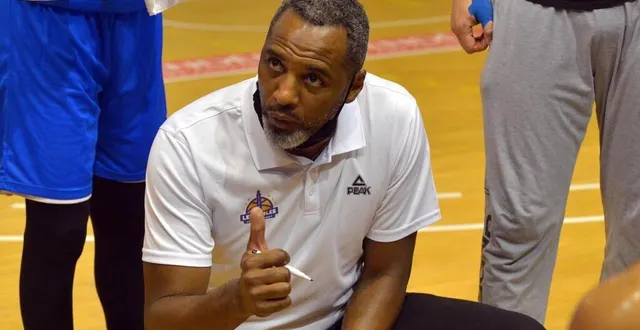 photo  makan dioumassi, l’entraîneur des sables, estime que « ce n’est pas le bon moment de jouer les rennes ». mais il espère que son équipe réussira à signer, enfin, deux victoires de rang cette saison.  &copy;  archives laurent gelot 