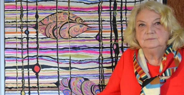 photo  chantal albagli dans son atelier de la barollière.  &copy;  le maine libre 