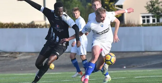 photo  les saint-lois (à droite) ont fait la loi.  &copy;  jacques blondel 