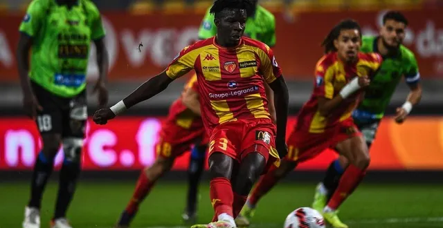 photo  le penalty de dia ndiaye qui donne le break définitif.  &copy;  le maine libre - denis lambert 