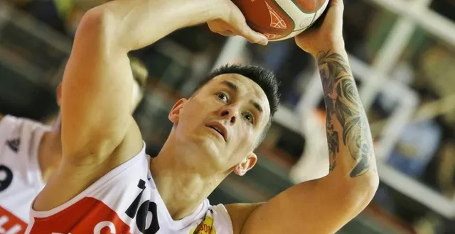 photo  kevin bichard et les challandais se sont imposés avec brio face à rennes.  &copy;  fabrice delene 