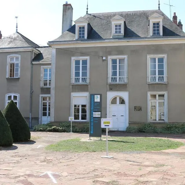 photo le site de l’ancienne école gambetta fait partie des deux encore en lice pour accueillir la future maison de santé selon nicolas leudière.  ©  archives ouest-france