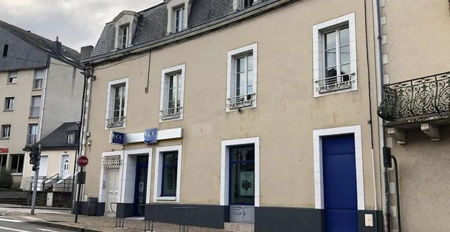 photo  l’agence lcl de sablé-sur-sarthe rue carnot va fermer le 8 décembre 2021.  &copy;  ouest-france 