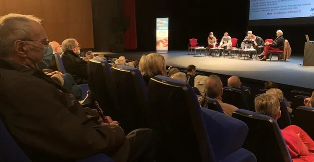 photo  près de 200 personnes sont venues assister à la réunion publique sur la désertification médicale.  &copy;  le maine libre 