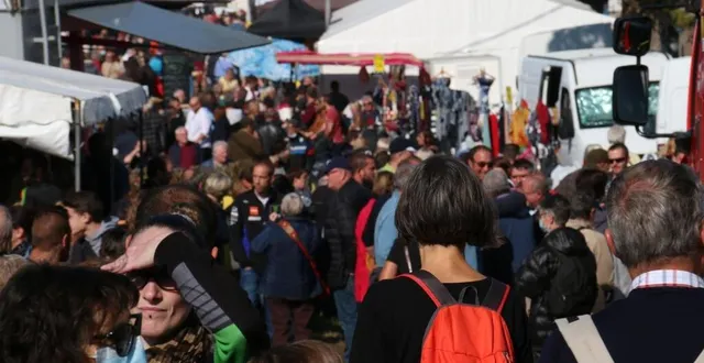 photo  la foire de la saint-denis, à montilly-sur-noireau, a fait le plein pour sa journée d’ouverture, ce samedi 9 octobre 2021.  &copy;  ouest-france 
