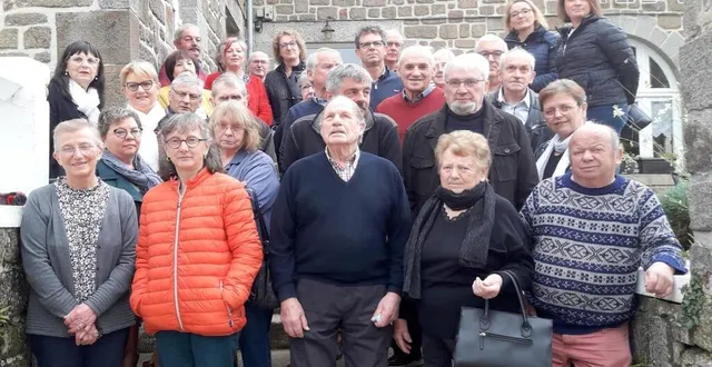 photo  au premier rang, au centre, les doyens présents, pierre batrel et alice louvel.  &copy;  ouest-france 