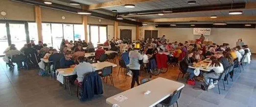 photo  le loto a réuni une centaine de personnes à la salle la gare.  &copy;  le maine libre 