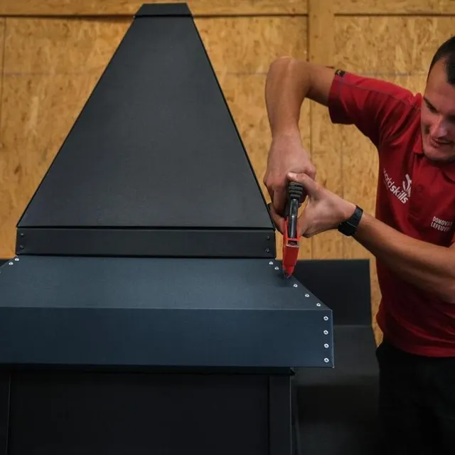 photo le jeune artisan a déjà remporté six médailles, à seulement 24 ans.  ©  photo le maine libre – denis lambert