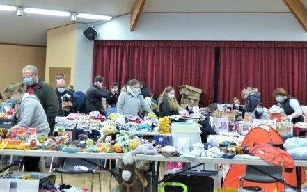 photo  il y avait du choix et du monde…  &copy;  le maine libre 