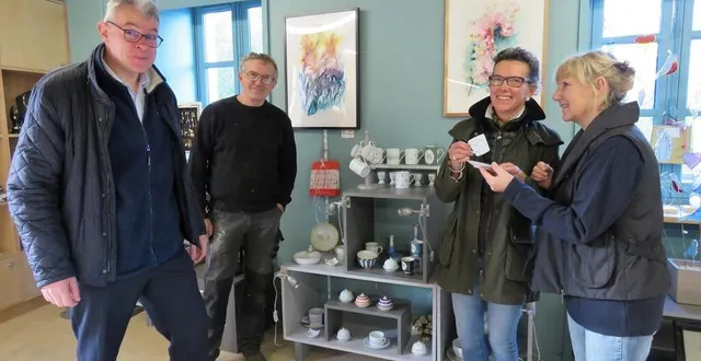 photo  dominique bourneuf, président (à gauche) ; patrick mauboussin, tourneur sur bois ; laurence mazerat, peintre sur porcelaine ; et annick mauboussin, céramiste. leurs créations seront exposées au salon du mif.  &copy;  ouest-france 