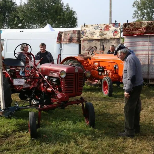 photo la foire de la saint-denis, à montilly-sur-noireau, est aussi l’occasion d’admirer de vieilles mécaniques.  ©  ouest-france