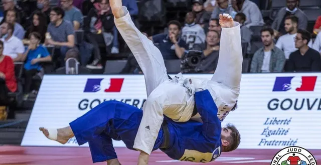 photo  joseph terhec (en bleu) est venu à bout d’un néerlandais, n°12 mondial, lors du grand slam de paris.  &copy;  gabriela sabau 