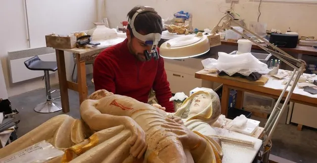 photo  florian gaget prévoit 450 heures de travail pour le dégagement des polychromes.  &copy;  ouest-france 