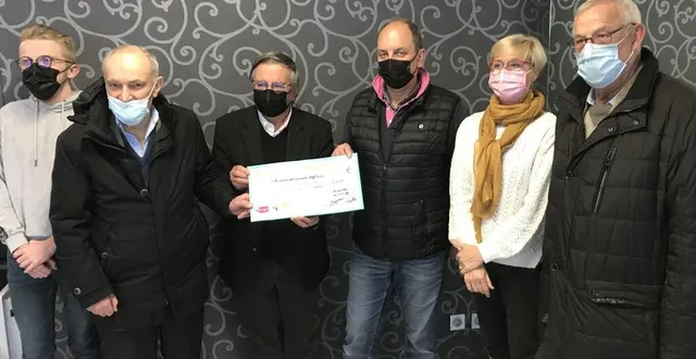 photo  la ligue contre le cancer est venue recevoir son chèque de 1 449,52 €, des mains du président de la fcai d’argentan, dans ses locaux rue du sergent-escoffier.  &copy;  ouest-france 