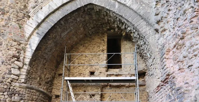 photo  la porte dite « de guillaume-le-conquérant », sur l’enceinte romaine du mans, à proximité de l’hôtel de ville.  &copy;  ouest-france 