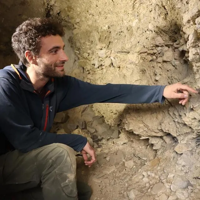 photo hugo meunier, archéologue, à l’endroit où se trouvait auparavant un escalier aujourd’hui bouché, sous la collégiale saint-pierre-la-cour au mans (sarthe)  ©  ouest-france