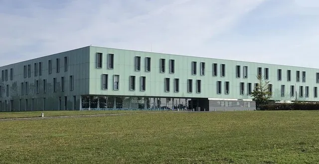 photo  la loi rist plonge le pssl dans la tourmente.  &copy;  ouest-france 