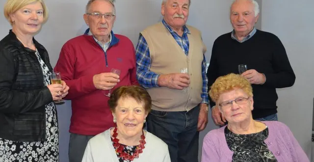 photo  autour du maire (amélie delaunay, à gauche), les doyens de l’assemblée : assises, alice courtin, 95 ans et jeanine pouchin, 86 ans ; debout, jean-claude catherine 85 ans, jacques pouchin, 84 ans, et yves massin, 85 ans.  &copy;  ouest-france 