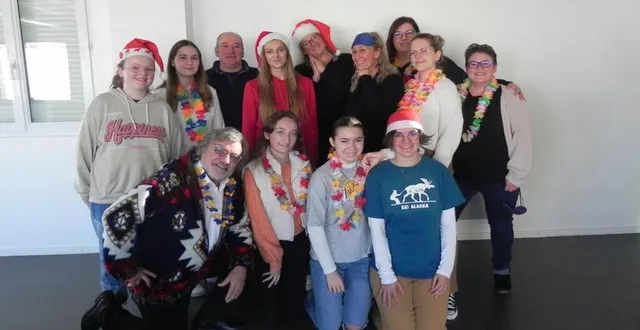 photo  la troupe d’univers scène est prête pour le spectacle.  &copy;  ouest-france 