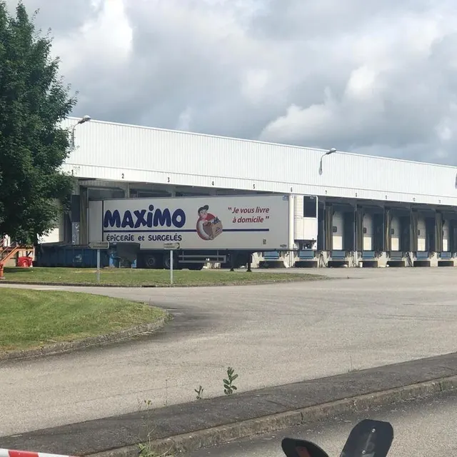 photo la base logistique de valframbert permet à maximo d’irriguer de nombreux établissements dans le grand ouest de la france.  ©  ouest-france