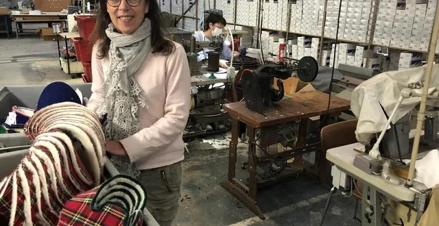 photo  la directrice de plastigom, annelise morin, mise sur le salon made in france pour faire davantage connaître sa marque de pantoufles et autres articles chaussants.  &copy;  photo le maine libre 