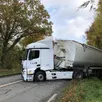 photo  le pneu d’un camion a éclaté sur la rocade de flers (orne) aux alentours de 13 h 10, ce lundi 15 novembre 2021. 