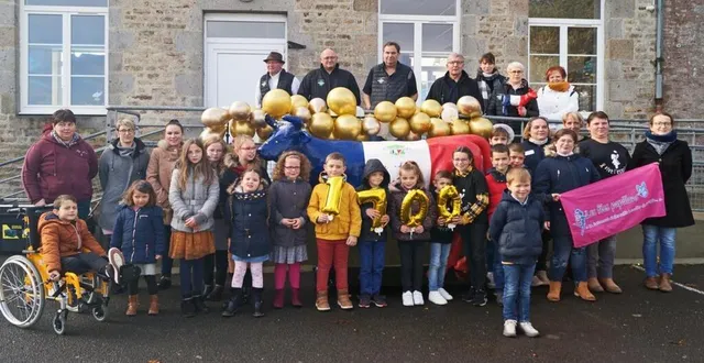 photo  les représentants de fairefrance, des fées papillons, de vive l’espoir et de l’association des parents d’élèves réunis samedi pour la remise des chèques.  &copy;  ouest-france 