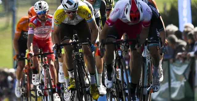 photo  ? alexis gougeard (en jaune) avait dominé l’étape du mont des avaloirs qui ne sera pas d’actualité lors de la prochaine édition.  &copy;  archives photo denis lambert/le maine libre 