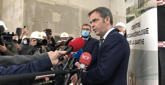 photo  le ministre de la santé olivier véran est au mans (sarthe), ce mardi 16 novembre 2021. il vient présenter le plan ségur de la santé pour la région pays de la loire et visiter le chantier du futur institut sarthois du cancer.  &copy;  ouest-france 