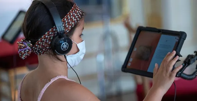 photo  micro-folie offre la possibilité de manière virtuelle de découvrir des collections du centre pompidou, du château de versailles ou encore du louvre et du musée d’orsay entre autres.  &copy;  didier plowy 