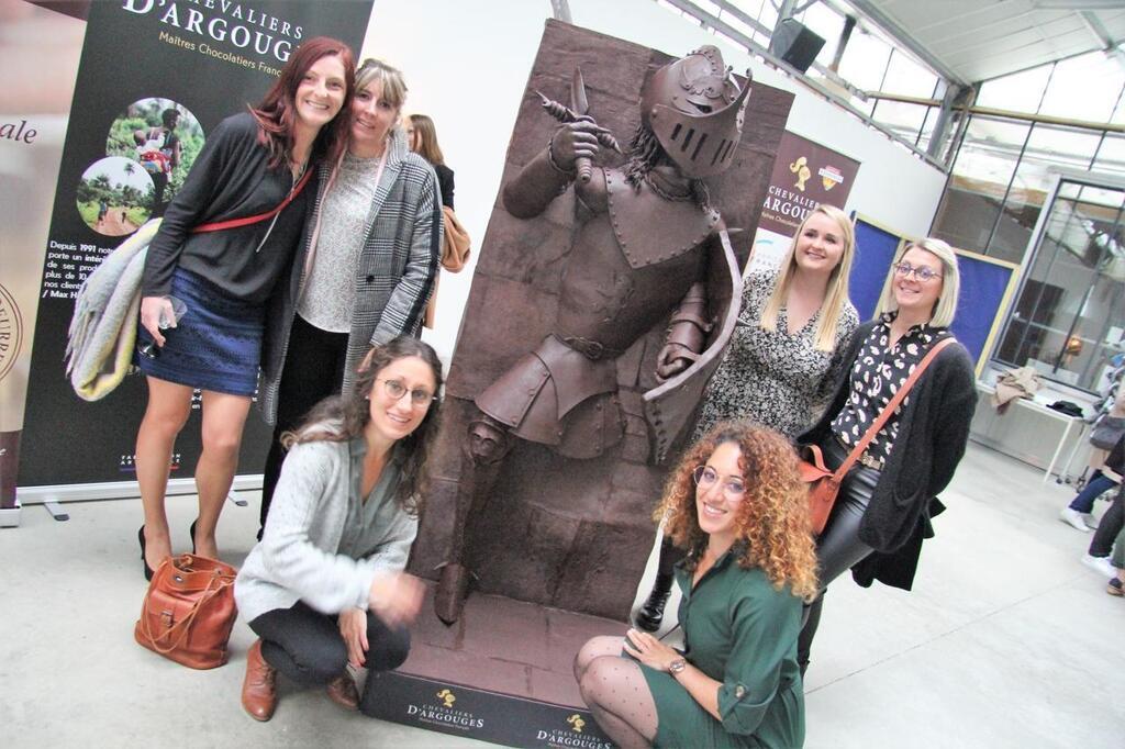 VIDEOS. Une sculpture de 2 mètres en chocolat pour les 30 ans des Chevaliers  d'Argouges de - Saint-Lô.maville.com