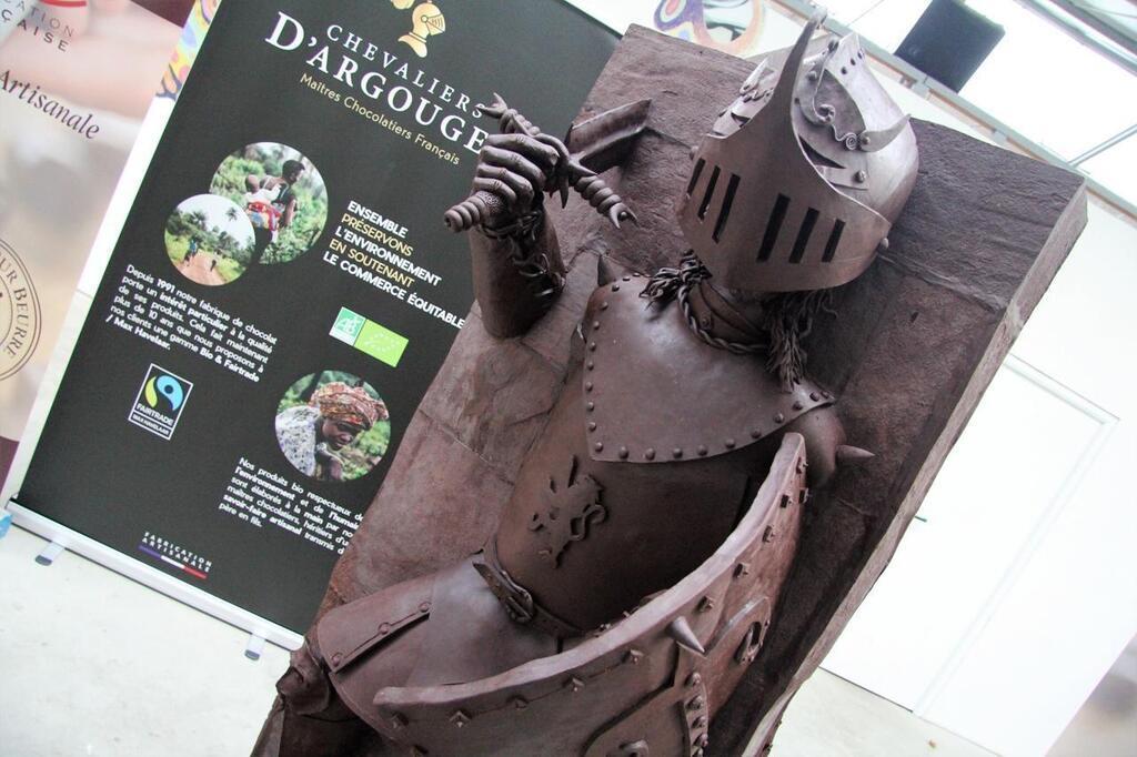 VIDEOS. Une sculpture de 2 mètres en chocolat pour les 30 ans des Chevaliers  d'Argouges de - Saint-Lô.maville.com