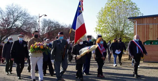 photo  ils se rappellent le sacrifice de vingt soldats de beillé.  &copy;  le maine libre 