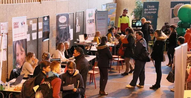 photo  en 2018, le forum des métiers et de l’emploi de flers agglo, à saint-georges-des-groseillers (orne) a rassemblé 142 exposants.?  &copy;  archives ouest-france 