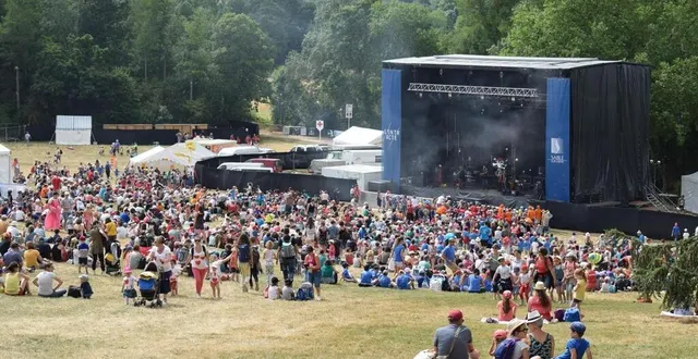 photo  la dernière édition de rock ici mômes, en 2019, avait accueilli plus de 5 000 personnes dans le parc du château de sablé-sur-sarthe (sarthe).  &copy;  archives ouest-france 